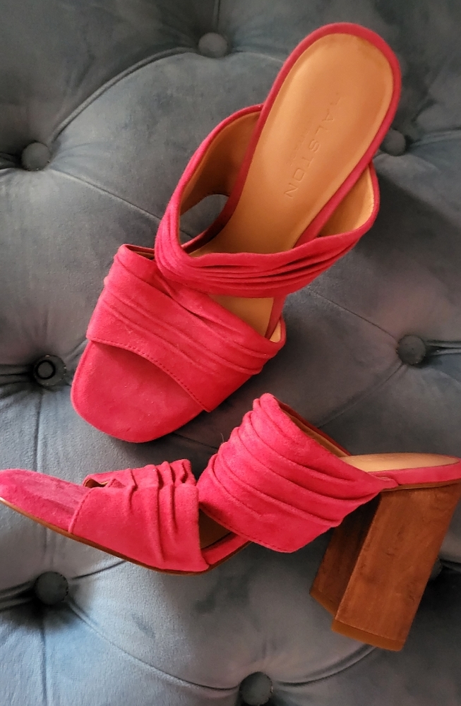 NWT Halston genuine Suede 'Guava' sandals 3.5" block heel. Style-Kiera